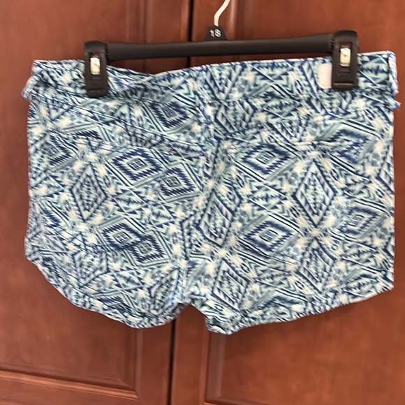 Celebrity Pink Short - Picture 2 of 2